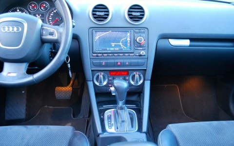 Audi A3 Sportback TDI 140 S-Line Plus GPS Plus : Système de navigation MMI Europe avec 2 lecteurs de carte SD