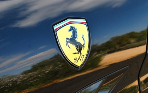 Ferrari California Cabriolet 4.3 460 cv Ecusson Scuderia