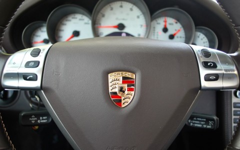Porsche 997 Turbo 3.6 480cv Volant multifonctions Touch & Feel compatible avec le système audio ZENEC.
