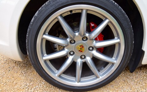 Porsche Boxster S 3.4 310cv PDK XXR : Jantes 19 pouces Carrera Sport (avec écusson de roue couleur)