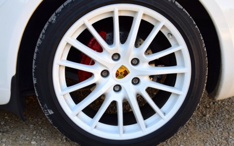 Porsche Boxster S Design Edition 2 407 / XD9 : Jantes 19 pouces SportDesign (II) couleur carrosserie avec écusson de roue en couleur