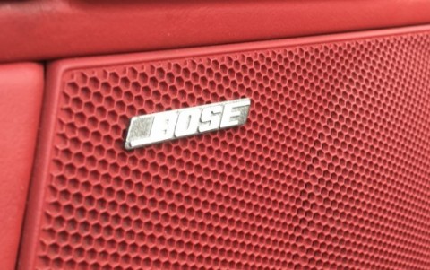 Porsche Boxster RS60 Spyder 680 : Bose Surround Sound-System (385W - 11 HP) avec Range-CD dans la boite à gants