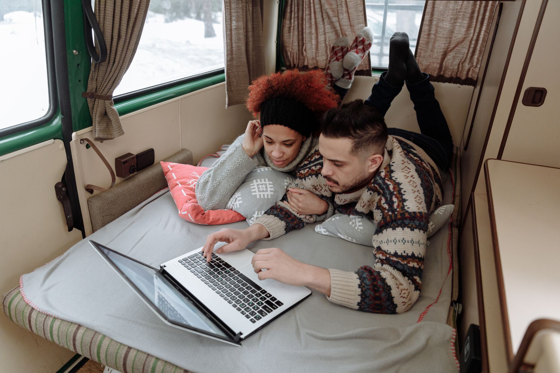 Achat camping-car d'occasion à 15000 euros maxi : bien définir le profil d’usage — intérieur d'un camping-car d'occasion