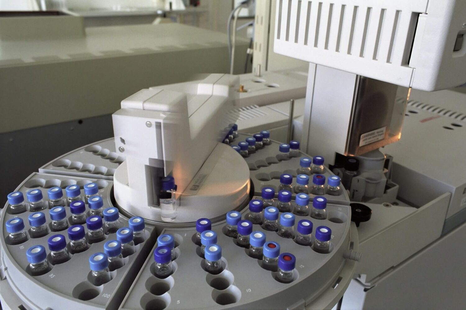 Analyse d’huile moteur : tarifs, intérêt et laboratoires en France