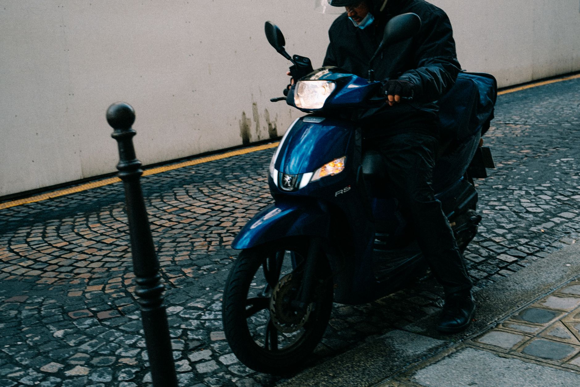 Moto électrique urbaine et périurbaine : bien cerner les besoins avant le choix — moto électrique rue urbaine