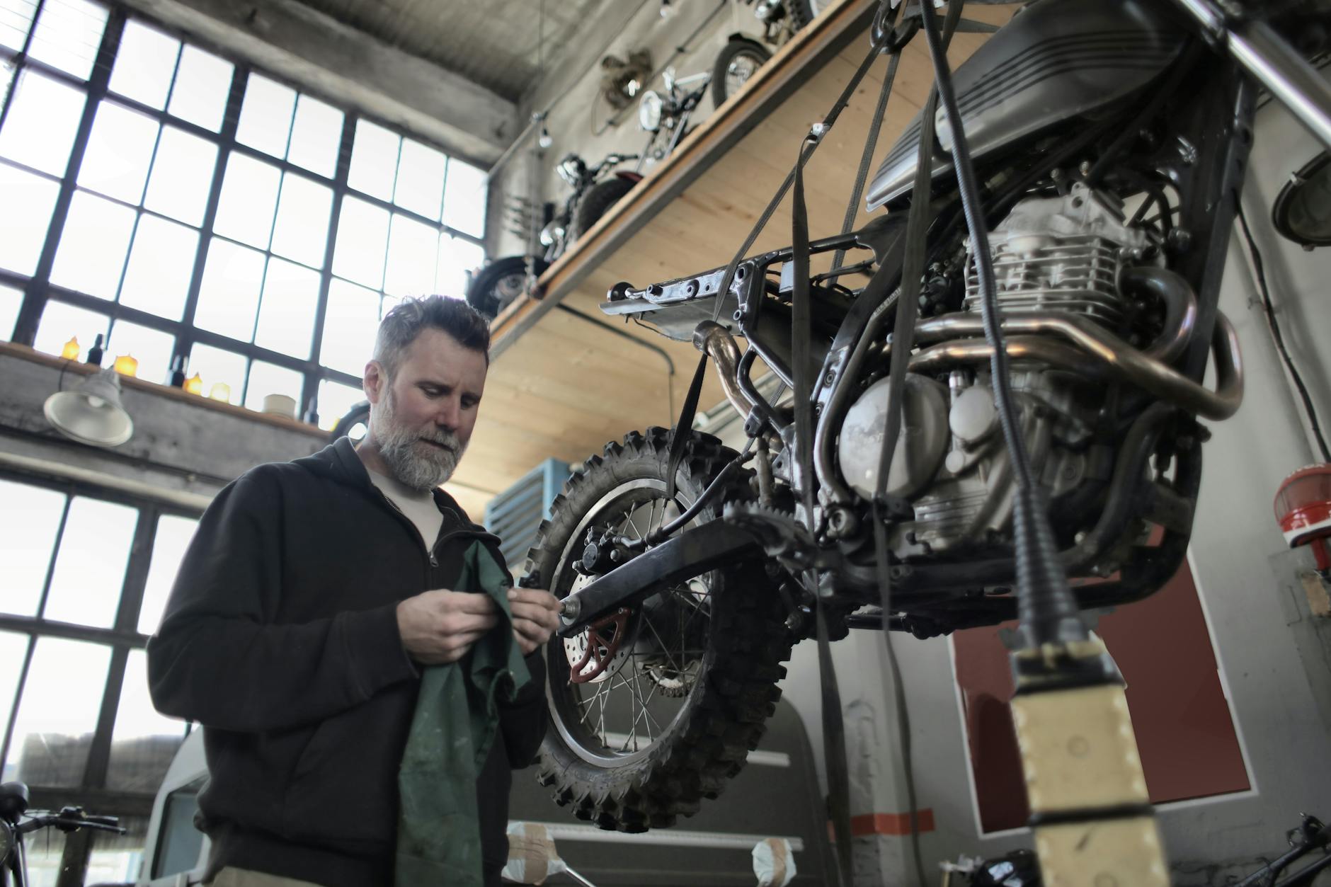 Bilan du contrôle technique moto — contrôle technique moto dans un garage