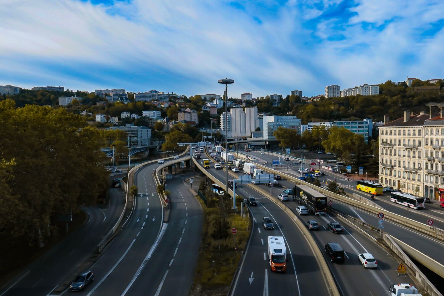 Louer une voiture à Lyon sur Turo, fonctionnement, prix et bons plans