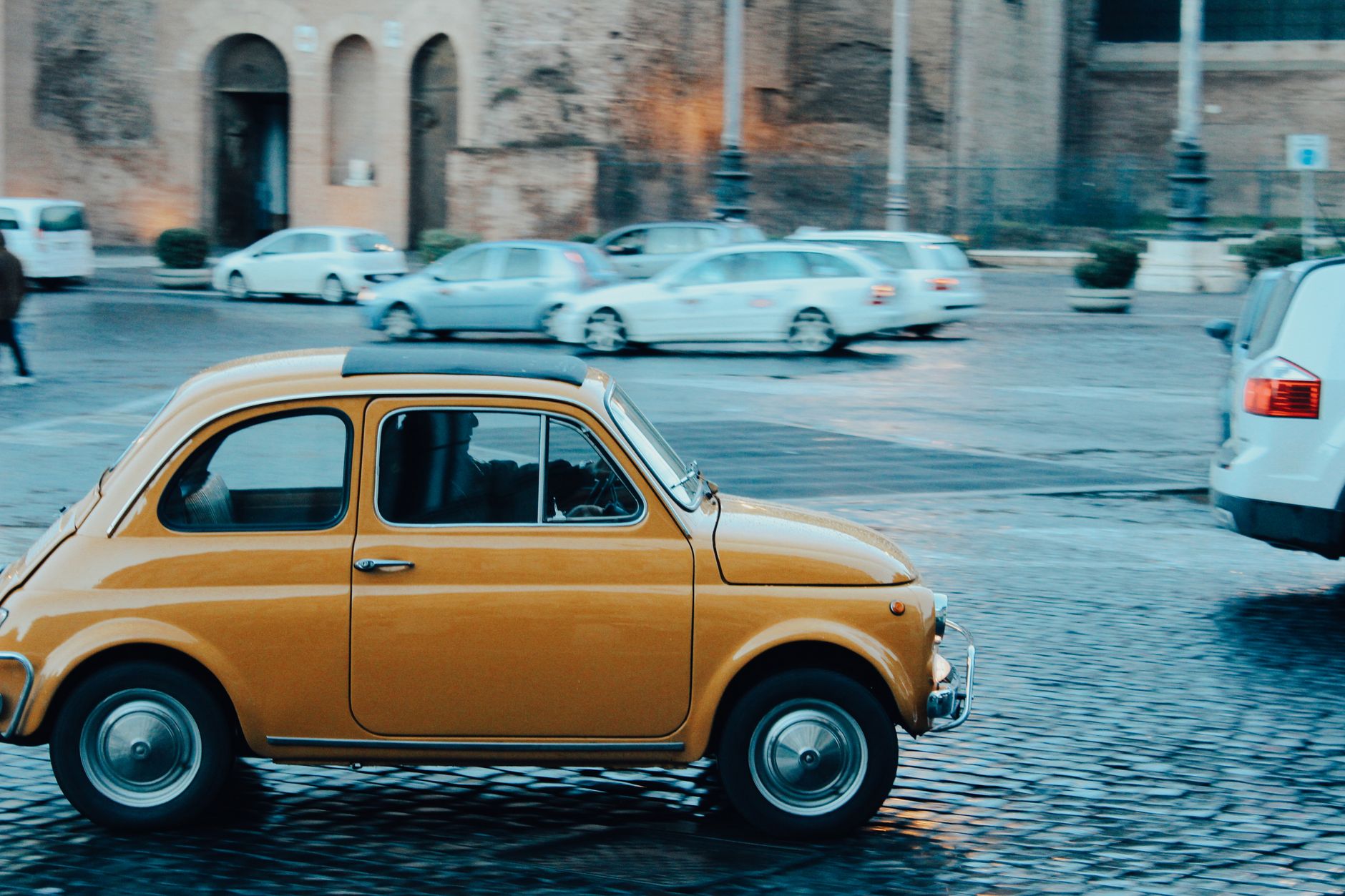 Voiture sans permis Fiat Topolino : ce qu’il y a vraiment sous le look rétro — voiture Fiat Topolino rétro rue